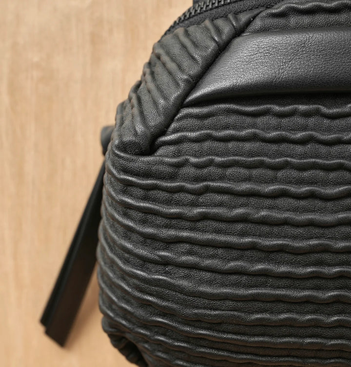 BILLIE MINI CROSSBODY WAVY BLACK