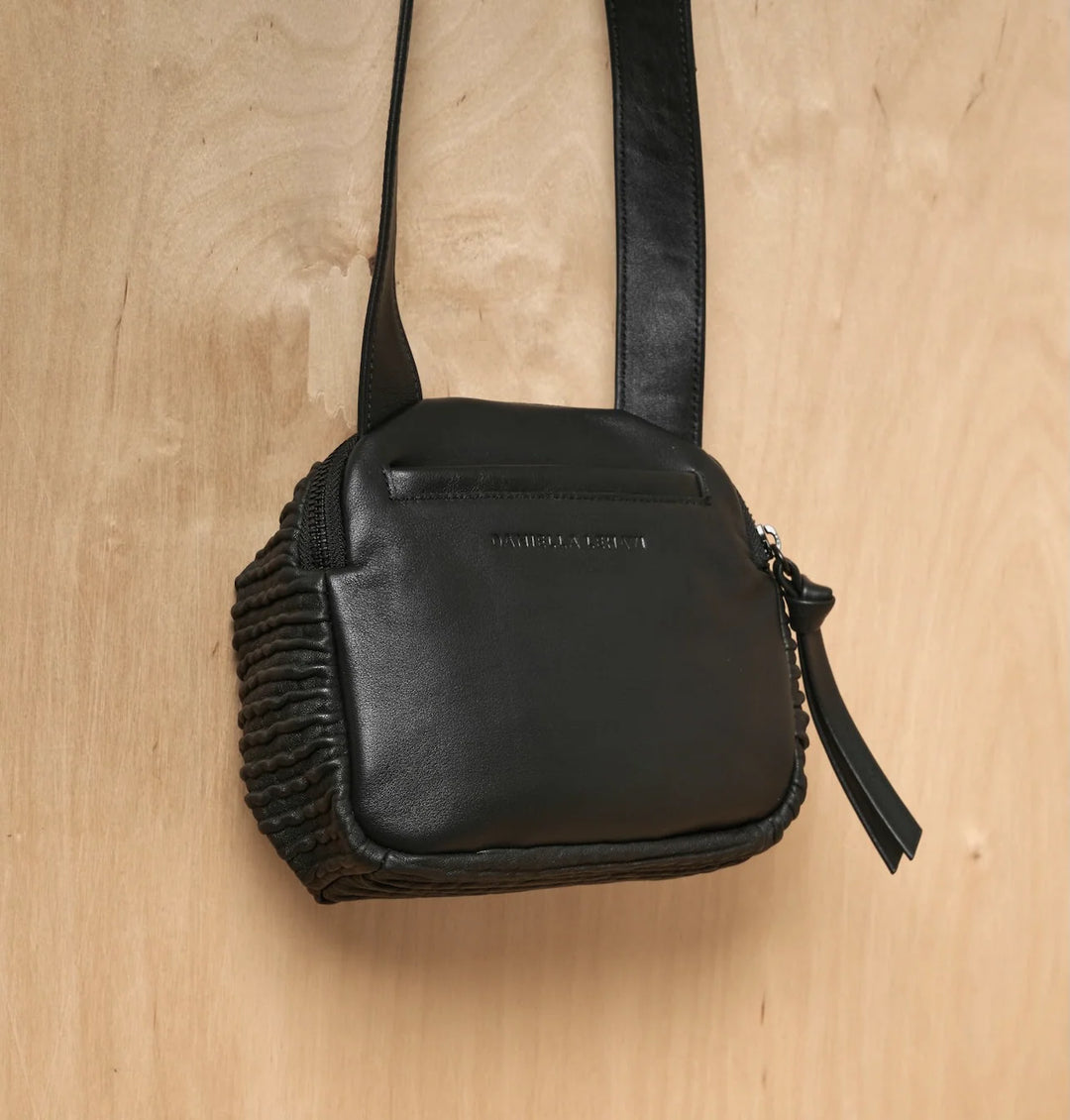 BILLIE MINI CROSSBODY WAVY BLACK