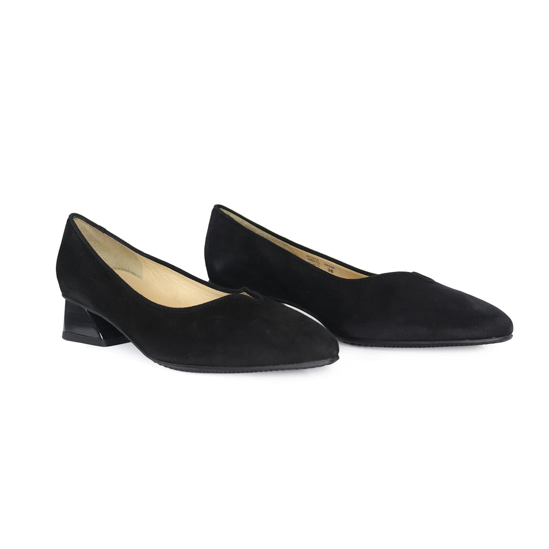 32330 BLACK SUEDE LOW HEEL
