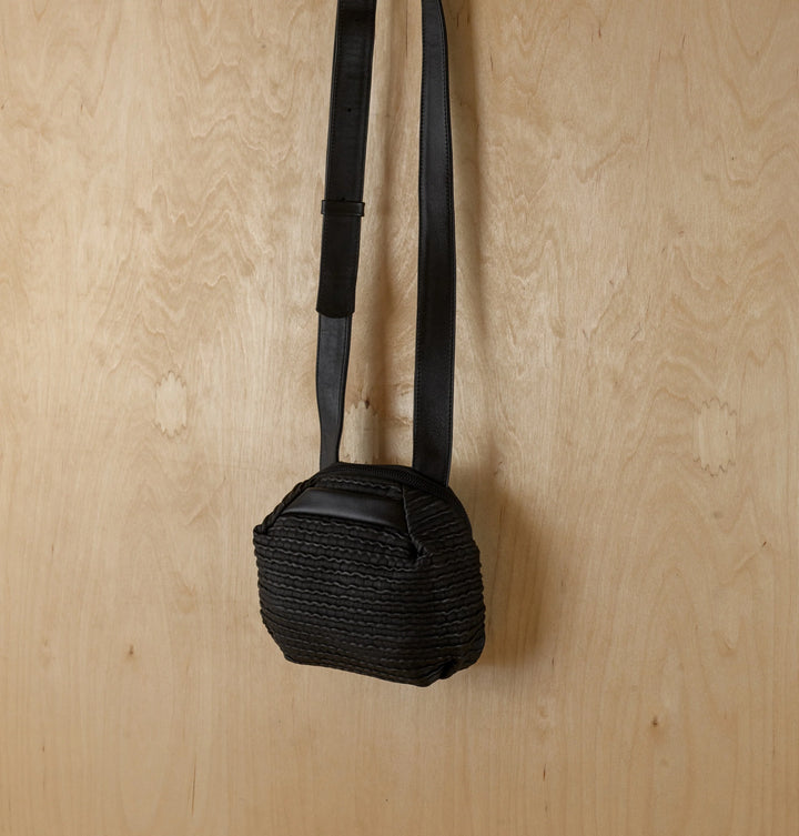 BILLIE MINI CROSSBODY WAVY BLACK