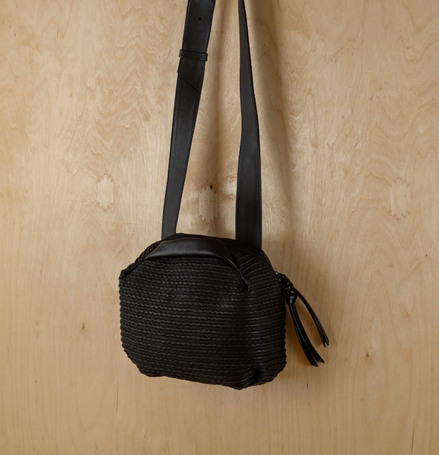 BILLIE CROSSBODY WAVY BLACK