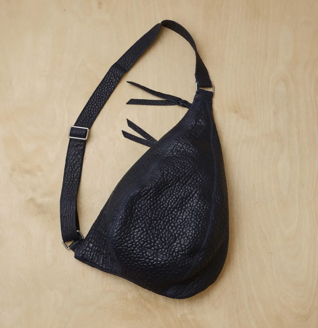 AMADEUS LARGE SLING BAG BLACK