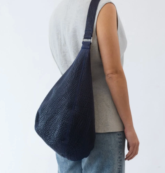 AMADEUS LARGE SLING BAG BLACK