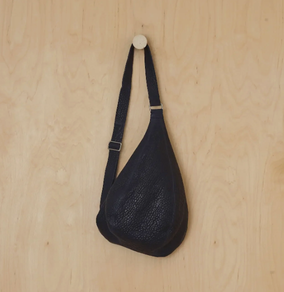 AMADEUS LARGE SLING BAG BLACK