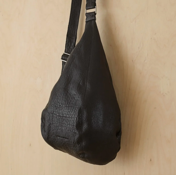 AMADEUS LARGE SLING BAG BLACK