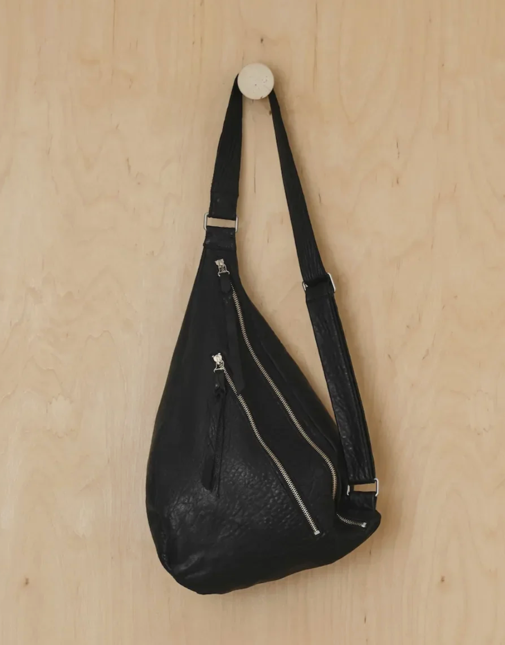 AMADEUS LARGE SLING BAG BLACK