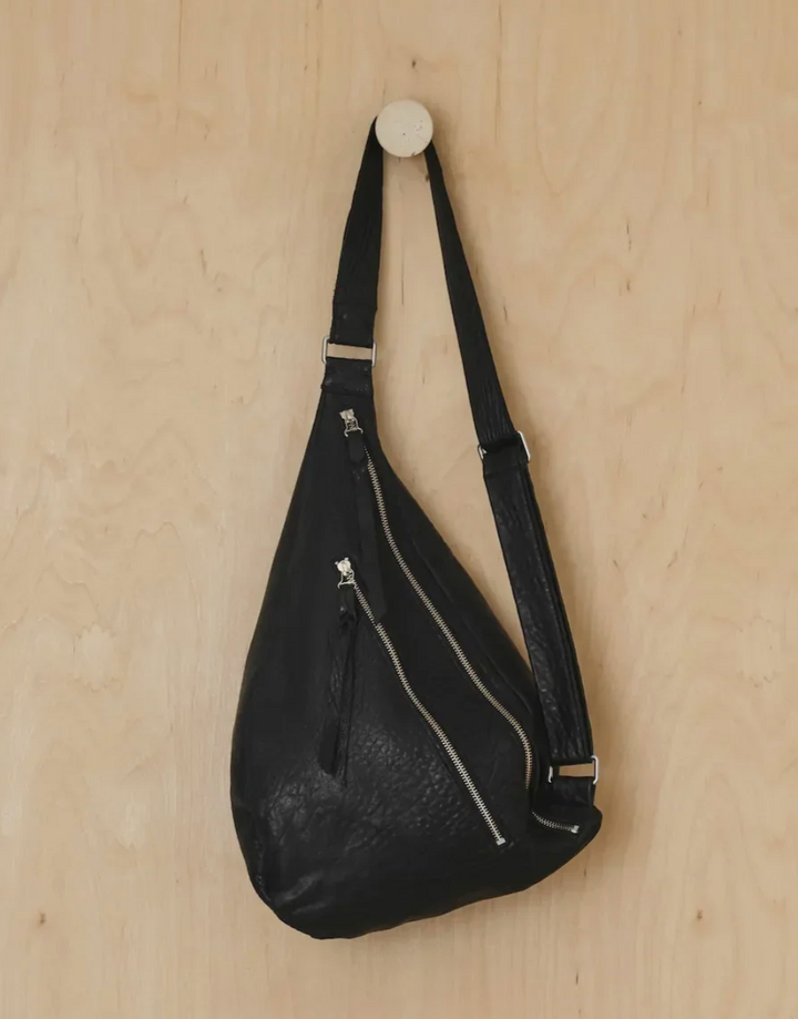 AMADEUS LARGE SLING BAG BLACK