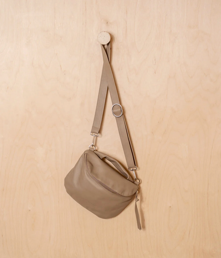 MIA CROSSBODY TAUPE