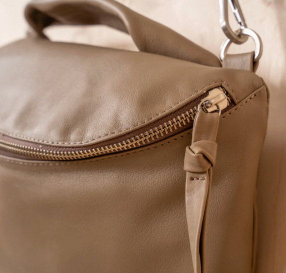 MIA CROSSBODY TAUPE