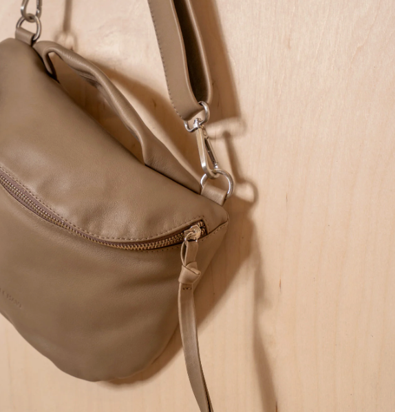 MIA CROSSBODY TAUPE