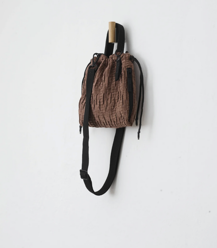 FRANKIE SMALL BUCKET BAG CINNAMON