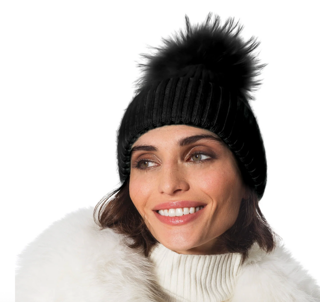 HAT62 BLACK POMPOM