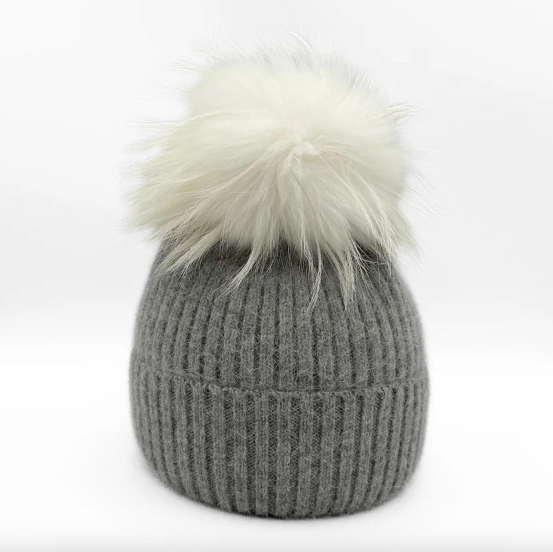 HAT62 GREY/WHITE POMPOM