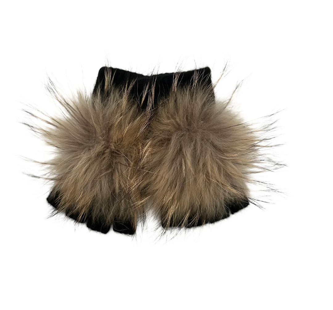 HANDWARMER62 BLACK/NATURAL POMPOM