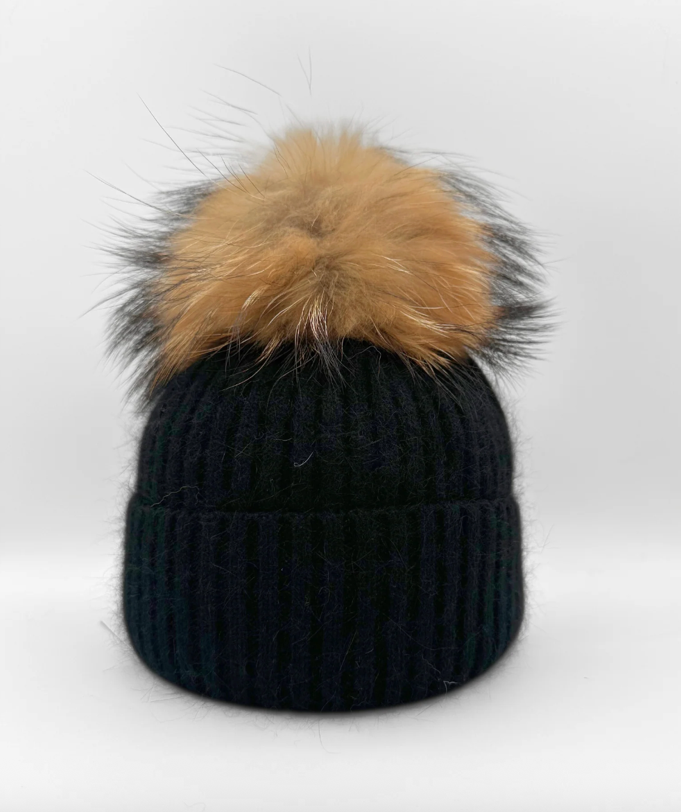 HAT62 BLACK/NATURAL POMPOM