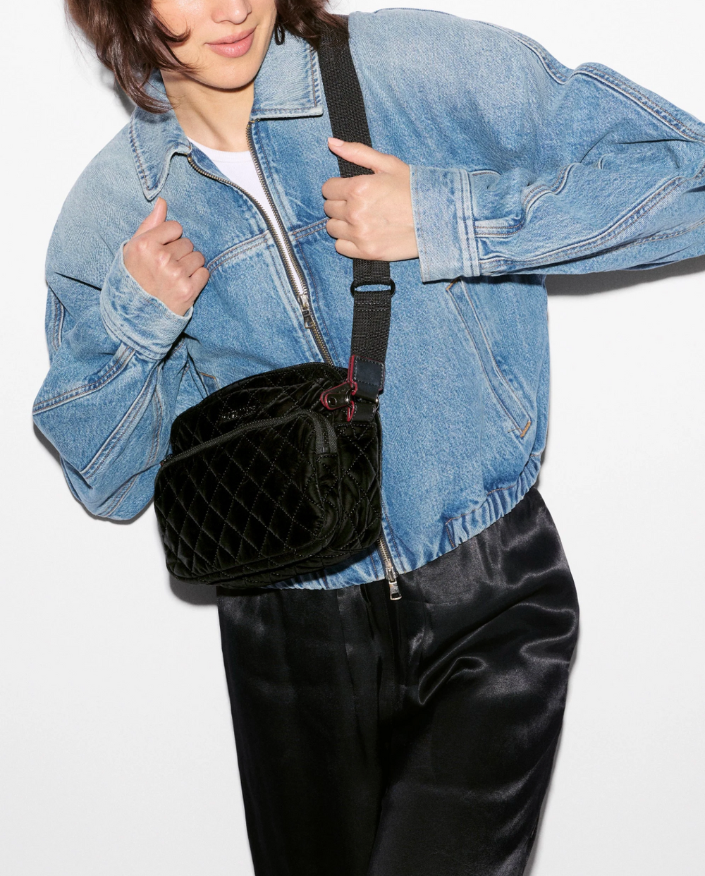 METRO CAMERA TECH VELVET BLACK CROSSBODY