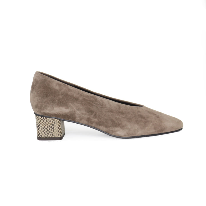 SOLARA BRUNETTE SUEDE PUMP