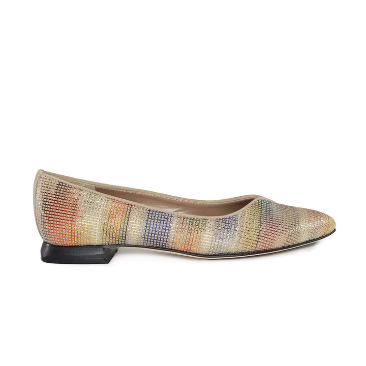 Brunate 100.6B DAY/NUT FLAT Shoes | Shop now at Main &amp; Taylor Shoes!