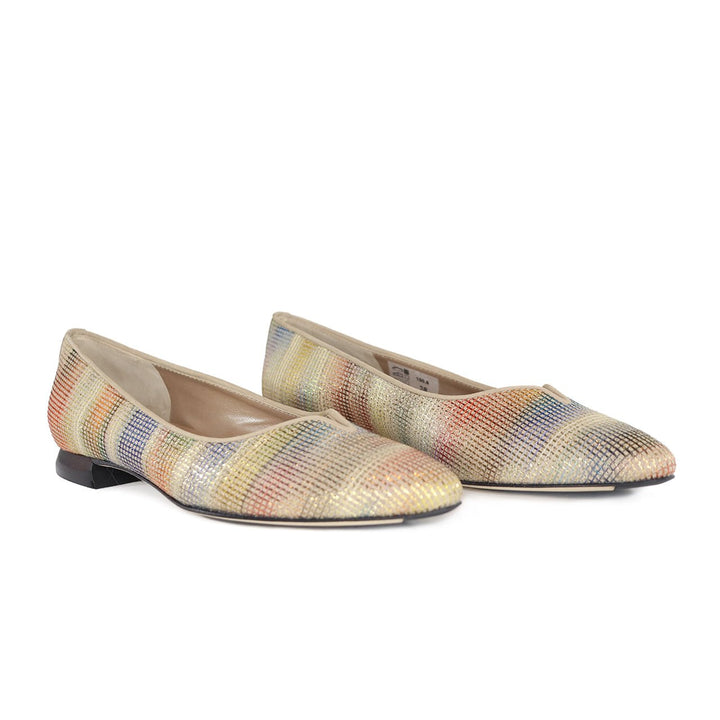 Brunate 100.6B DAY/NUT FLAT Shoes | Shop now at Main &amp; Taylor Shoes!