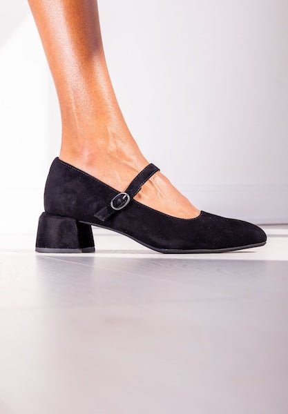 L'AMOUR DES PIEDS KATRIEL BLACK SUEDE Shoes | Shop now at Main & Taylor Shoes!