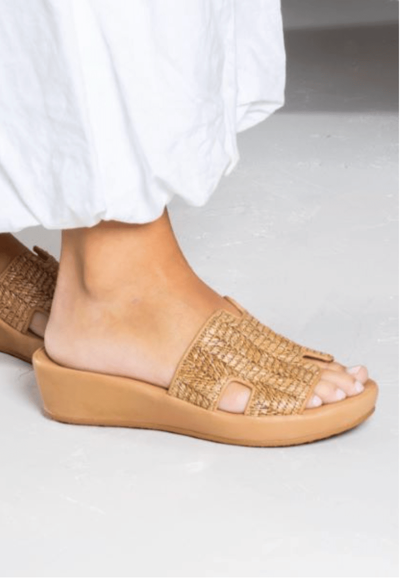 L'AMOUR DES PIEDS CATIANA NATURAL RAFFIA SHOES | Shop now at Main & Taylor Shoes!