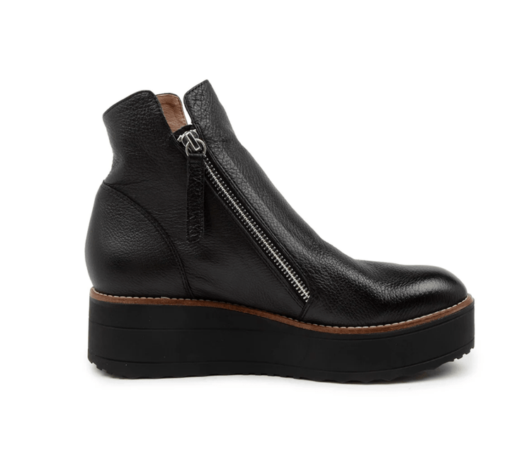 SILENT D NENE BLACK/BLACK Shoes | Shop now at Main &amp; Taylor Shoes!