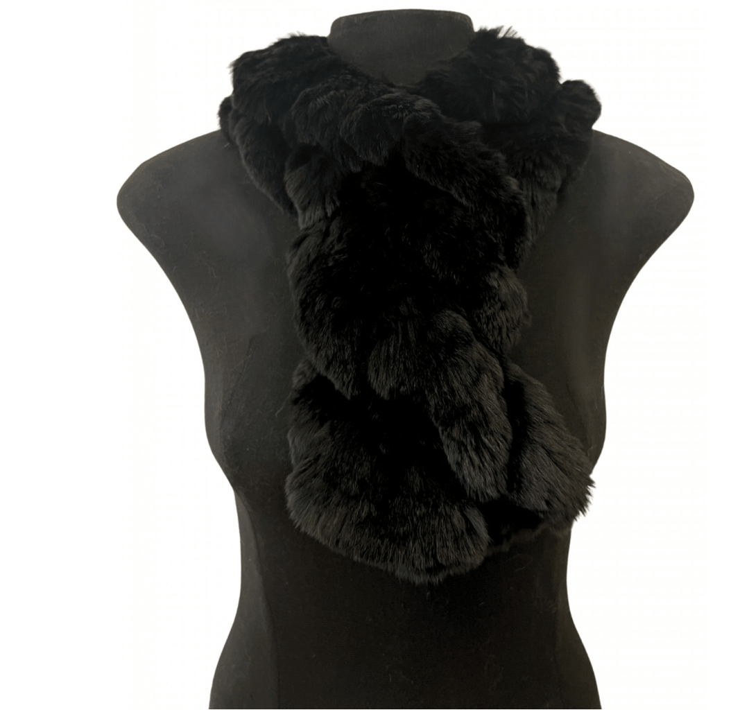 LINDA RICHARDS PULL THRU RUFFLE SCARF BLACK ACCESSORIES | Shop now at Main &amp; Taylor Shoes!
