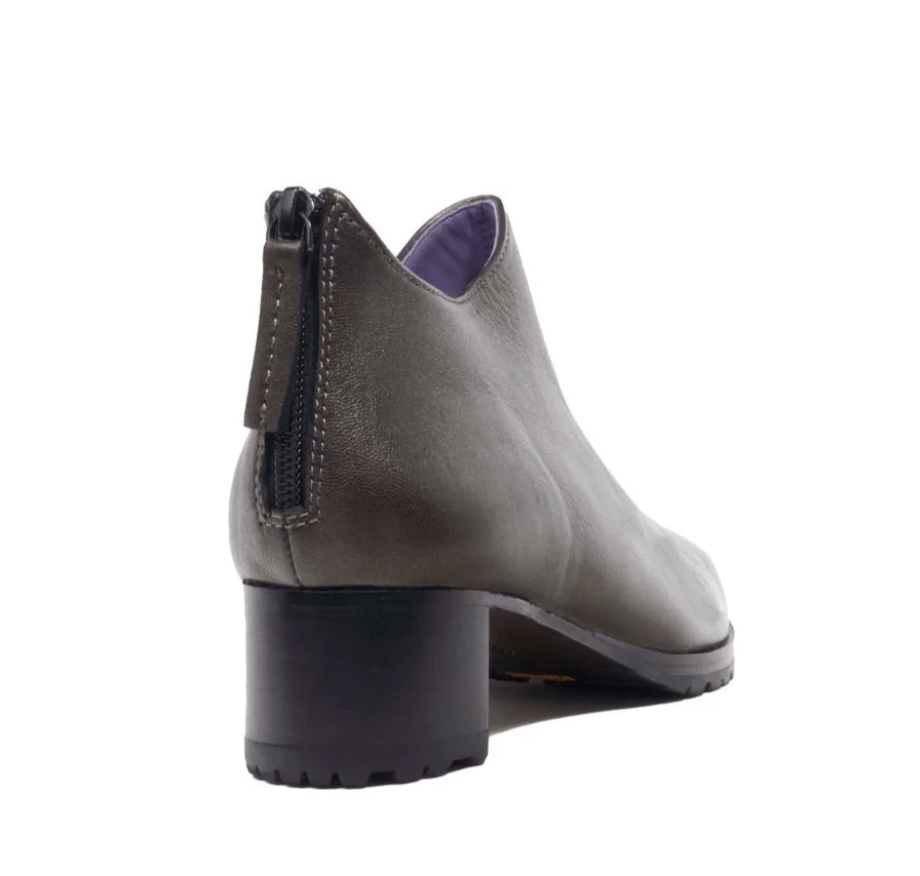 ROBERT ZUR SOLARA COFFEE METALLIC Shoes | Shop now at Main &amp; Taylor Shoes!